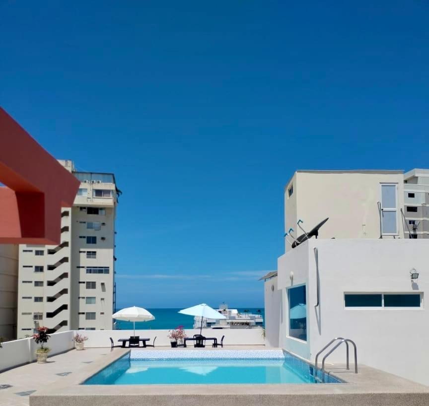 Alojate A Una Calle De La Playa Y Malecon Salinas  Kültér fotó