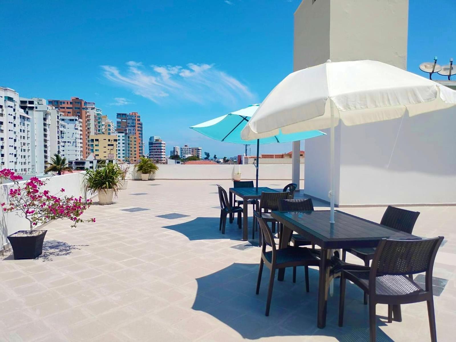Alojate A Una Calle De La Playa Y Malecon Salinas  Kültér fotó