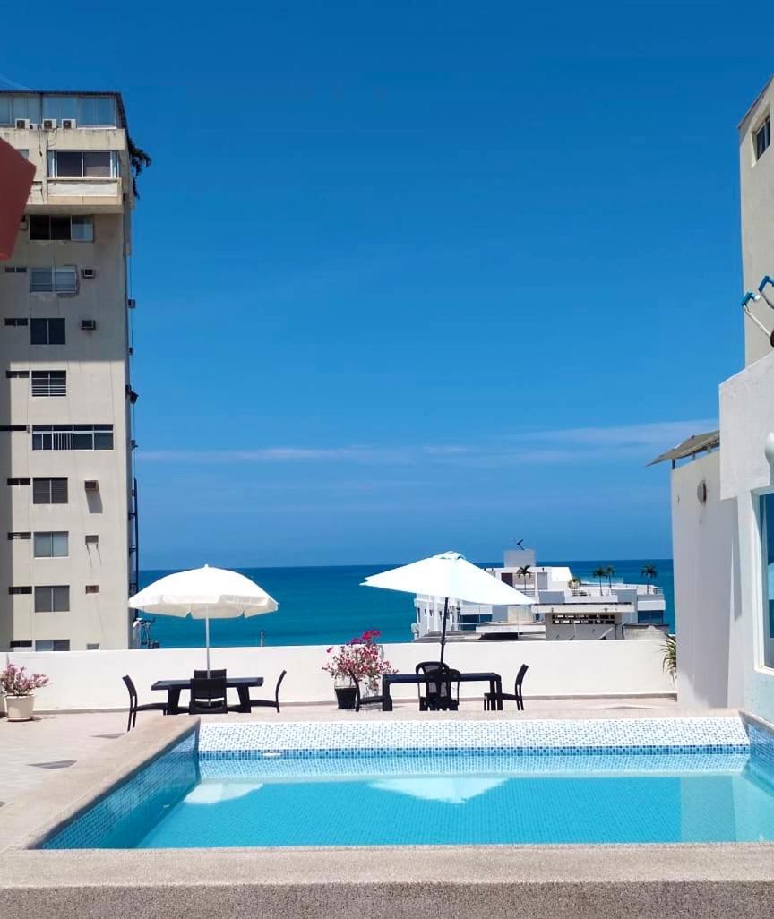 Alojate A Una Calle De La Playa Y Malecon Salinas  Kültér fotó